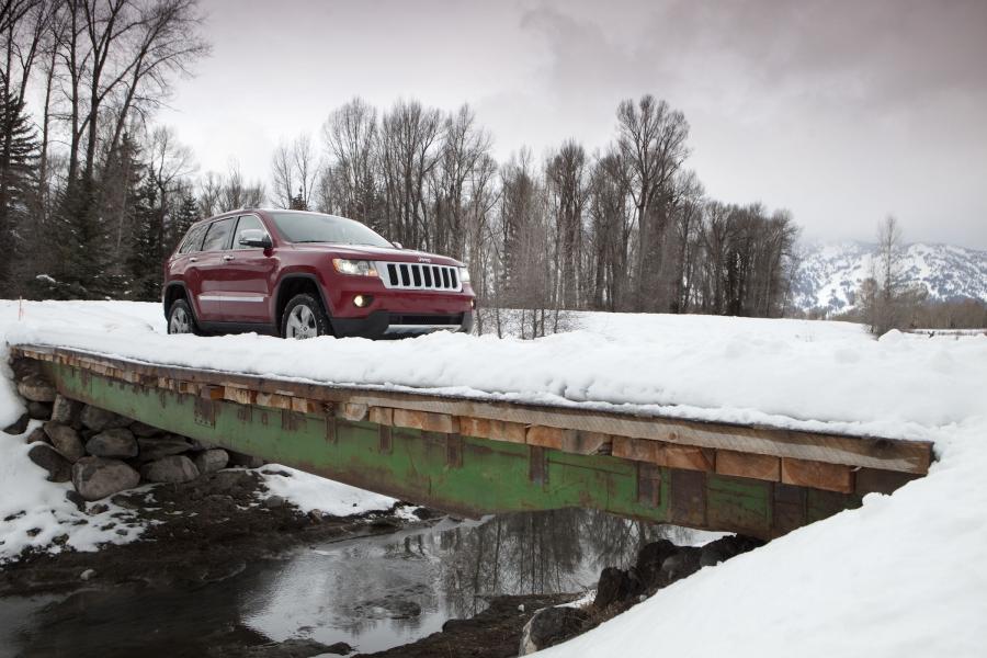  Jeep Grand Cherokee Overland Summit 2011 года  (фото 10 из 17)